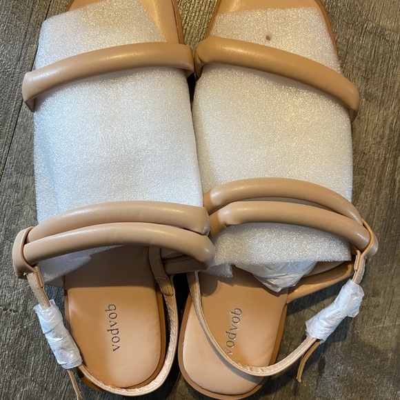 Sandals - Picture 2 of 3